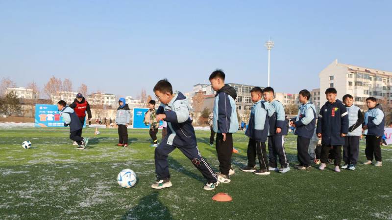 足球门将出击范围对防线有什么影响